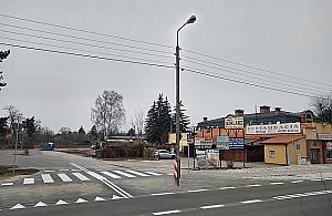 Słup na środku skrzyżowania w Falenicy. "To wciąż jeszcze plac budowy"