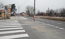 Słup na środku skrzyżowania w Falenicy. "To wciąż jeszcze plac budowy"