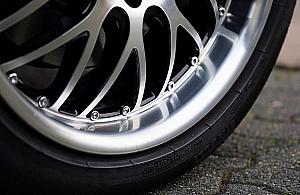 Na Targówku kradną felgi. Czas na monitoring?