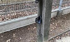 Henryków wyznacza nowe trendy. Psie kupy na... ulicznych słupach