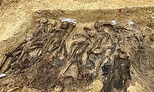 Masowy grób na Białołęce. Szczątki minimum 25 osób, w tym dzieci