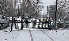 Awantura przy Nerudy. Spółdzielnia likwiduje parking społeczny