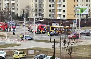 Wypadek na Nowodworach. Bus wylądował na boku