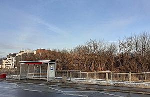 Nielogiczna "wyrwa" w ekranach akustycznych na Lazurowej doskwiera mieszkańcom Szeligowskiej