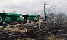 Ognisko przyczyną rozległego pożaru w okolicach torów na Targówku Fabrycznym?