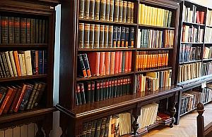 Elegancja epoki Bieruta. Meble i świeczniki uznane za zabytki