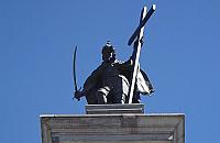 Kolumna Zygmunta bez krzyża? "To symbol religijny w przestrzeni publicznej"