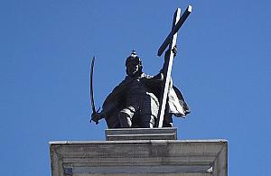 Kolumna Zygmunta bez krzyża? "To symbol religijny w przestrzeni publicznej"