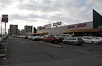 Sąsiedzi nie chcą bloków na działce Tesco. Marzenie ściętej głowy?