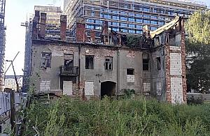 Właściciel ruiny przy Łuckiej nie ma lekko. Burmistrz zawiadomił prokuraturę, konserwator ukarał grzywną