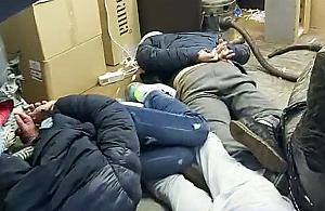 Przemysłowa produkcja nielegalnych papierosów w garażu na Tarchominie. Narkotyki o wartości 3 mln zł