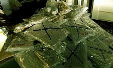 Przemysłowa produkcja nielegalnych papierosów w garażu na Tarchominie. Narkotyki o wartości 3 mln zł