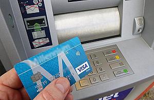 Wydali 115 zł kartą znalezioną przy metrze Młociny. Grozi im 10 lat więzienia