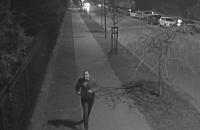 Policja poszukuje no�ownika, kt�ry napad� na kobiet� na Mokotowie
