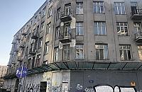 Co z ruderą na rondzie ONZ? Samorząd chce... mieszkań komunalnych