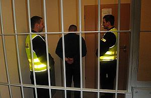 Wpadł do komendy przy Żeromskiego i mocno narozrabiał. Trafił do aresztu