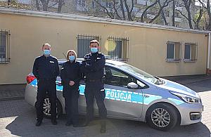 Chciał wyskoczyć z dziewiątego piętra przy Broniewskiego. Na pomoc przyszli dzielnicowi