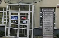 G�uchy telefon w przychodni przy D�browszczak�w. "Jeste� 22 w kolejce"