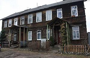 Tu kręcono "Alternatywy 4". Co dalej z drewniakiem?