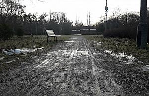 Park Sowińskiego tonie w błocie. "Nie da się przejechać wózkiem"