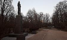 Park Sowińskiego tonie w błocie. "Nie da się przejechać wózkiem"