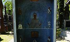 Najciekawszy grób w Warszawie? Powstał w czasach Gierka