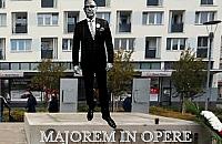 Aktywista trolluje samorząd, płacą podatnicy. "Postawmy pomnik wiceburmistrza"