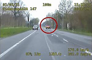 Uciekał z prędkością ponad 200 km/h. Policyjny pościg zakończony w rowie