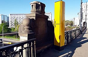 Most Poniatowskiego zdewastowany. Drogowcy zignorowali konserwatora