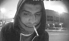 Włamali się do auta, ukradli portfel i wypłacili pieniądze naprzeciwko Galerii Mokotów