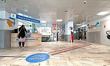 Kolorowe metro w Centrum Zdrowia Dziecka. Pomaga nie zgubić się w wielkim szpitalu
