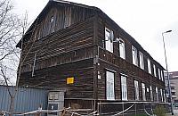 Czy drewniak przy rondzie Żaba przetrwa? Wpisany do rejestru i co dalej?