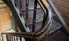 Czy drewniak przy rondzie Żaba przetrwa? Wpisany do rejestru i co dalej?