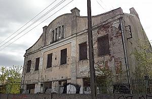 Co dalej z ruderą przy Modlińskiej 257? Minęło sześć lat, projekt prawie gotowy