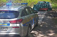 Skradziona toyota sp�on�a doszcz�tnie w lesie na Wa�uszewskiej