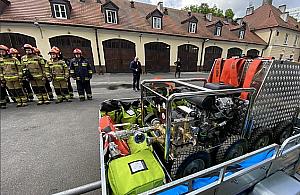 Strażacy z Chłodnej skonstruowali bardzo mocne pompy. Sprzęt do gaszenia wysokich budynków sfinansował deweloper