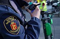 Na hulajnodze po Jelonkach. "Z�o�liwo�� grawitacji i b��dnika"