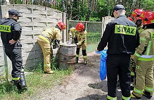 Beczka z tajemniczą substancją zaniepokoiła mieszkańców Nachyłkowej