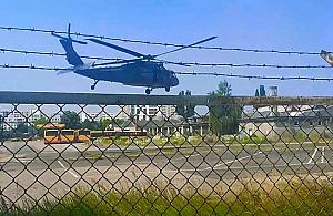 Śmigłowiec lądował przy Redutowej. Niezwykłe ćwiczenia w nieczynnej zajezdni