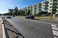 Broniewskiego: trzeci pas ruchu czy parking? Spór na Bielanach