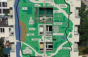 Najbrzydszy ratusz w Warszawie. Neon i mural na ratunek