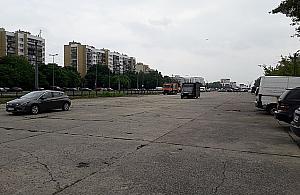 Ratusz sprzedaje parking na Powstańców. Kierowcy chcą rekompensaty