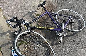 Potrącił rowerzystę i uciekł. "Policja próbowała mnie spławić"