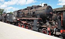 Przedwojenne parowozy rdzewieją pod chmurką. Potrzebna pilna renowacja