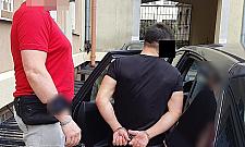 Brutalny atak na Mirowie. "Uderzał metalową rurką"