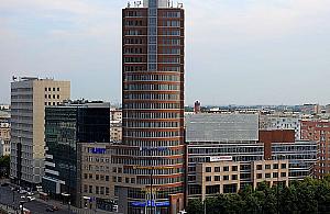 Tego jeszcze nie było. Ruszyła rozbiórka wieżowca