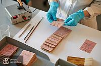 Anonimowy darczyńca zaskoczył muzeum. Przekazał prawie 400 legitymacji powstańców