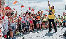 Piosenka i laurka dla Małego Powstańca. Spotkanie na placu Zamkowym