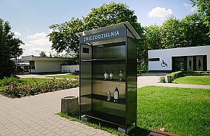 Na Wólce Węglowej stanęły... zniczodzielnie. O co chodzi?