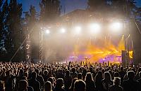 Sztywny Pal Azji, Chłopcy z Placu Broni, Nergal. Wysyp koncertów na Woli